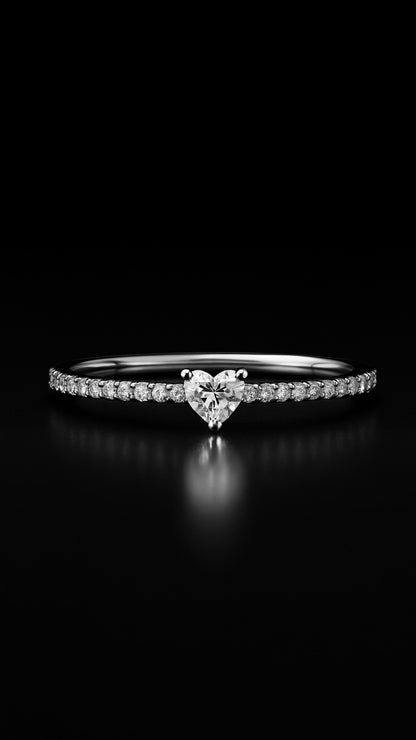 Anillo de susurro romántico