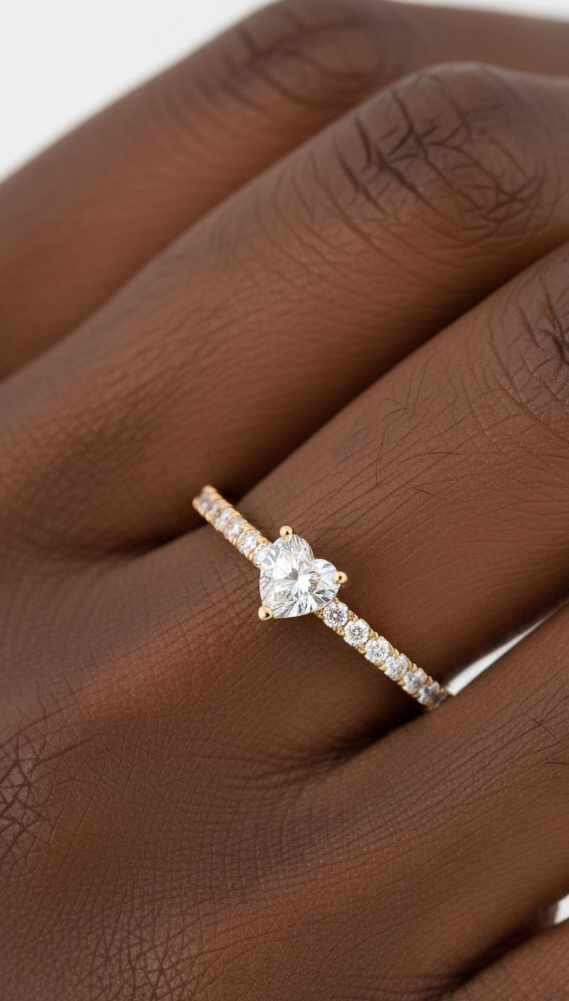 Anillo de susurro romántico