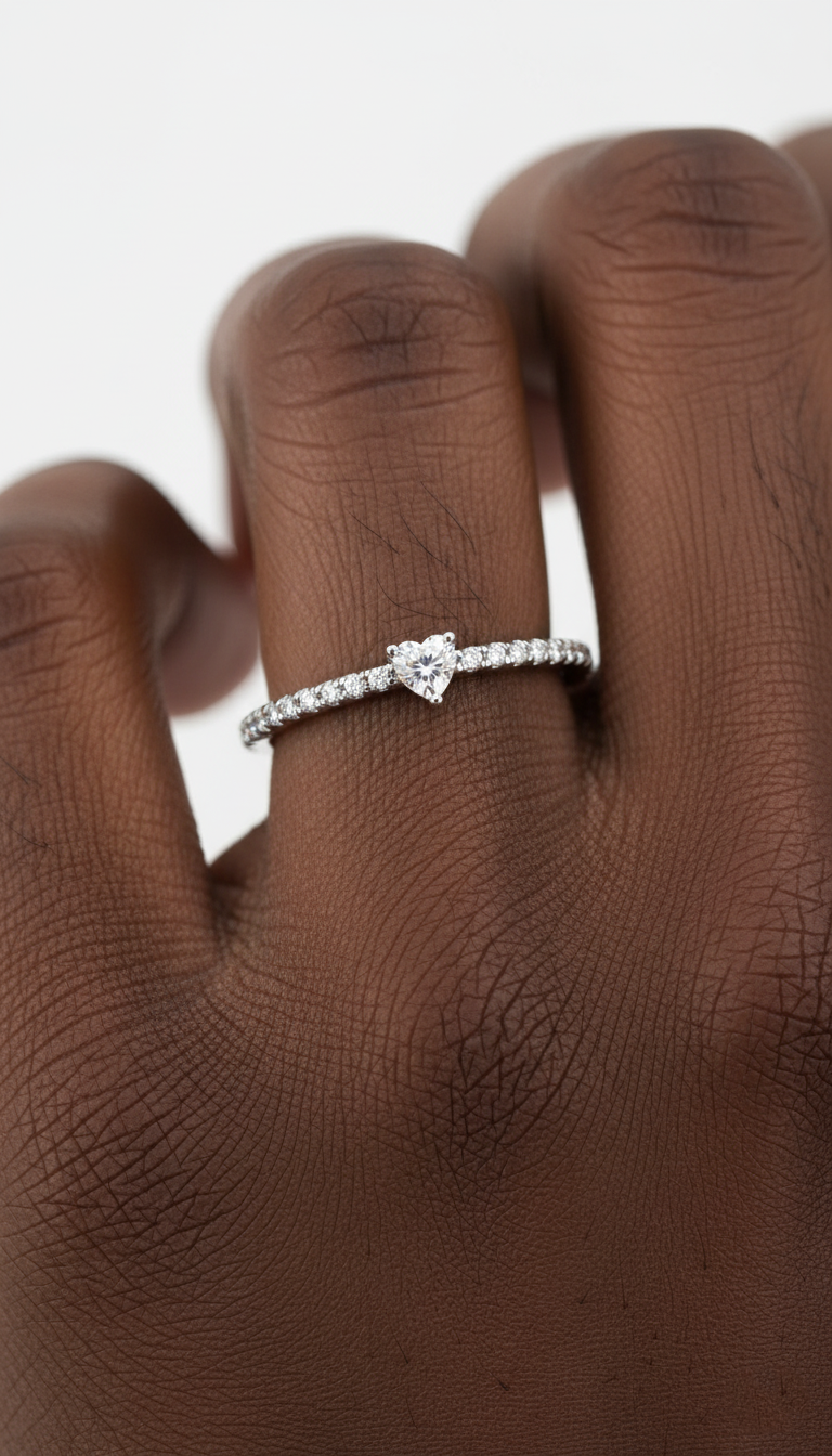 Anillo de susurro romántico