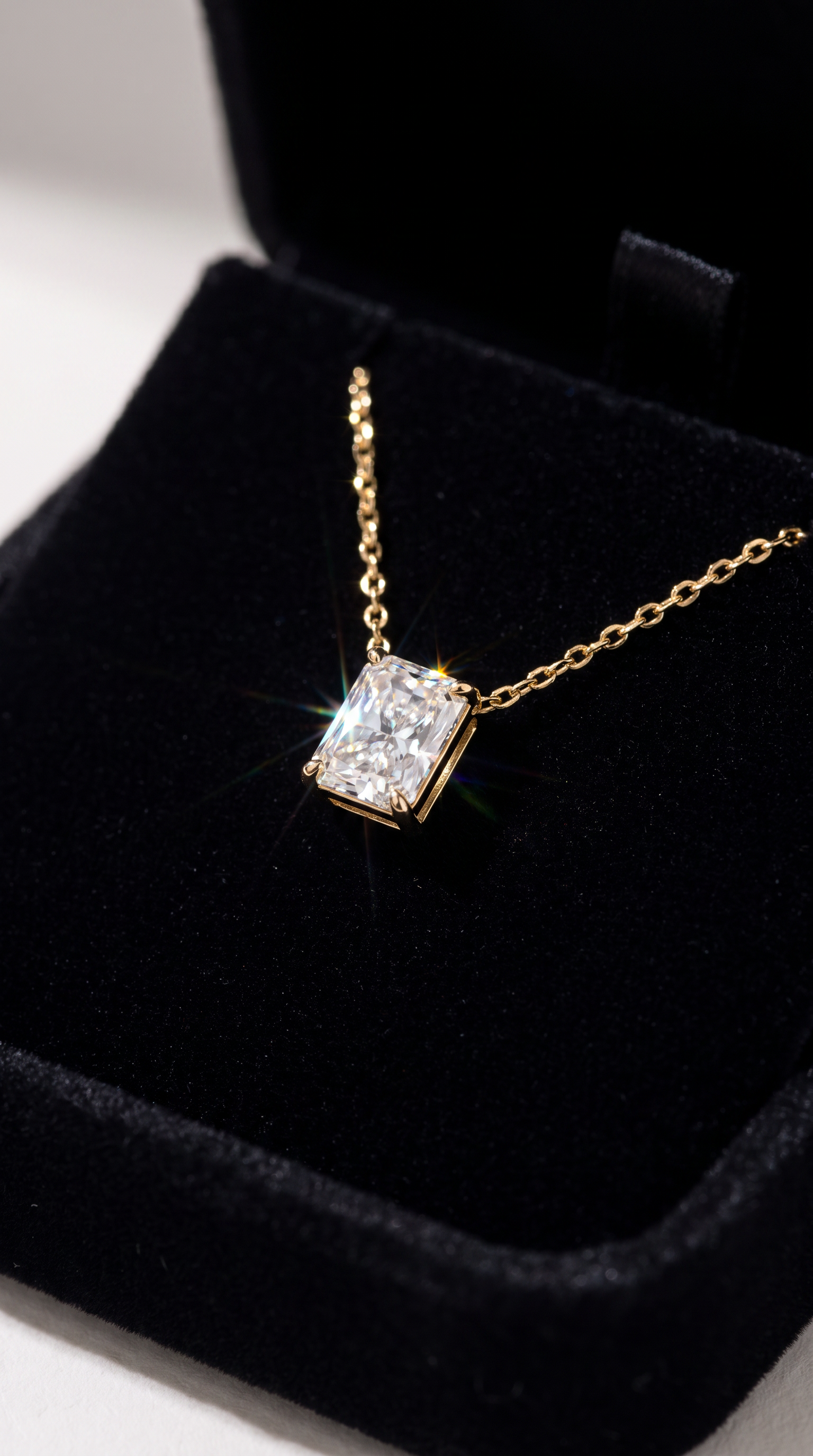 Iceberg Radiance Necklace Gold