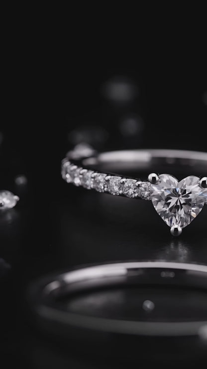 Anillo de susurro romántico