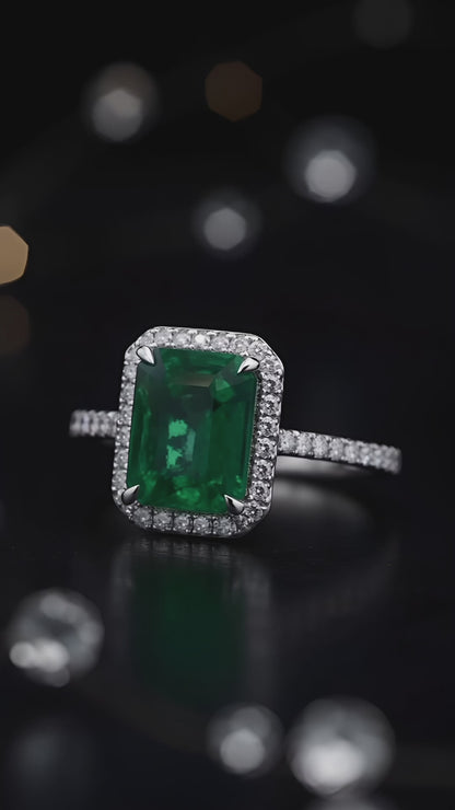 Emerald Majesty Ring