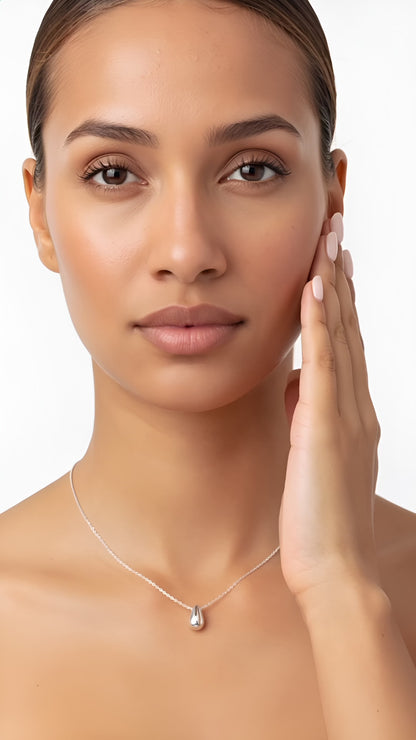 Silent Drop Necklace