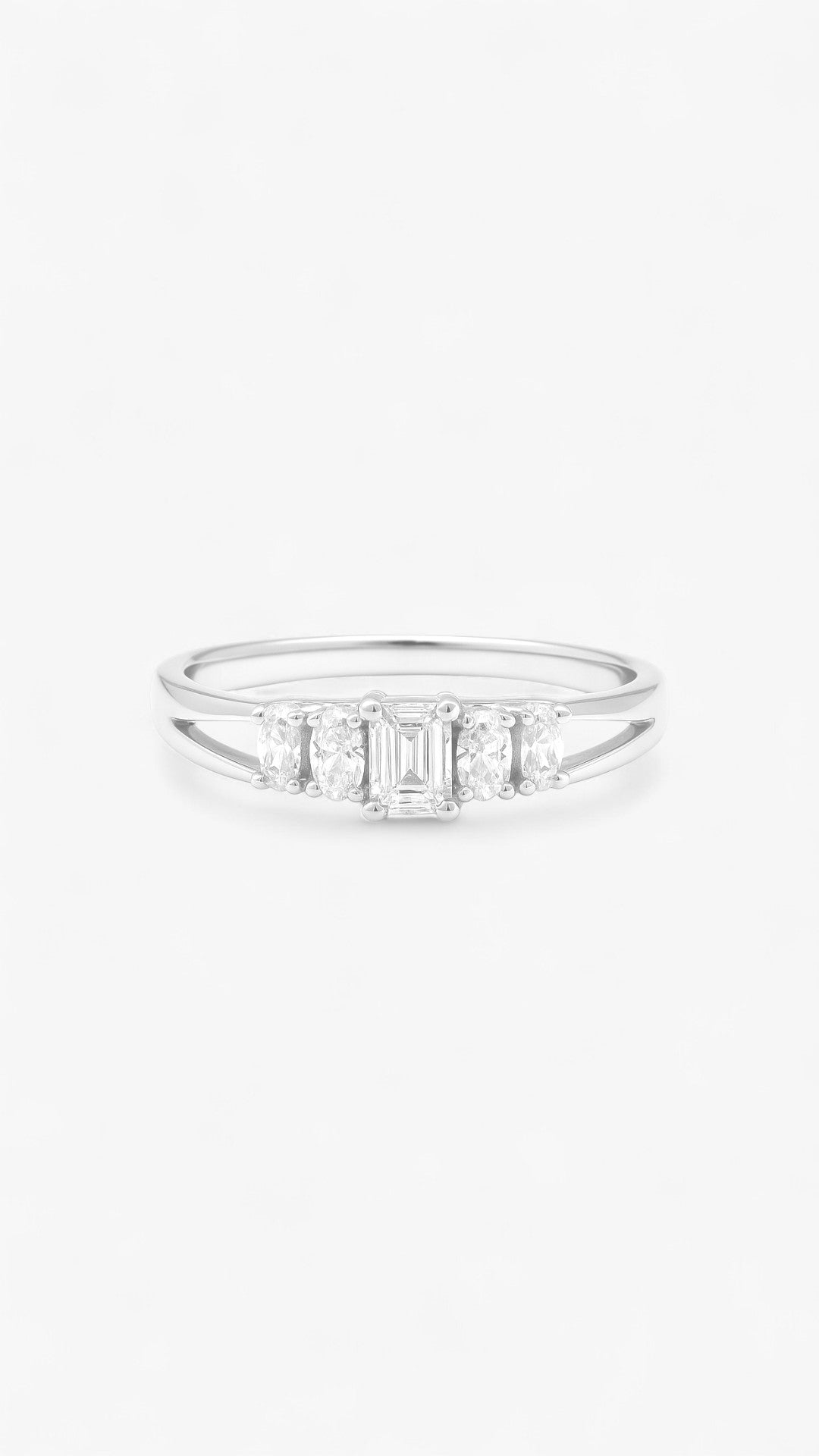 Chic Luminosity Ring