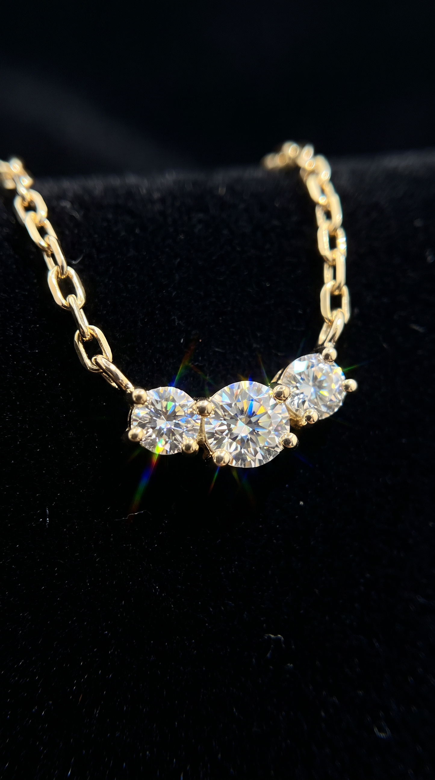 Trinity Glow Necklace Gold