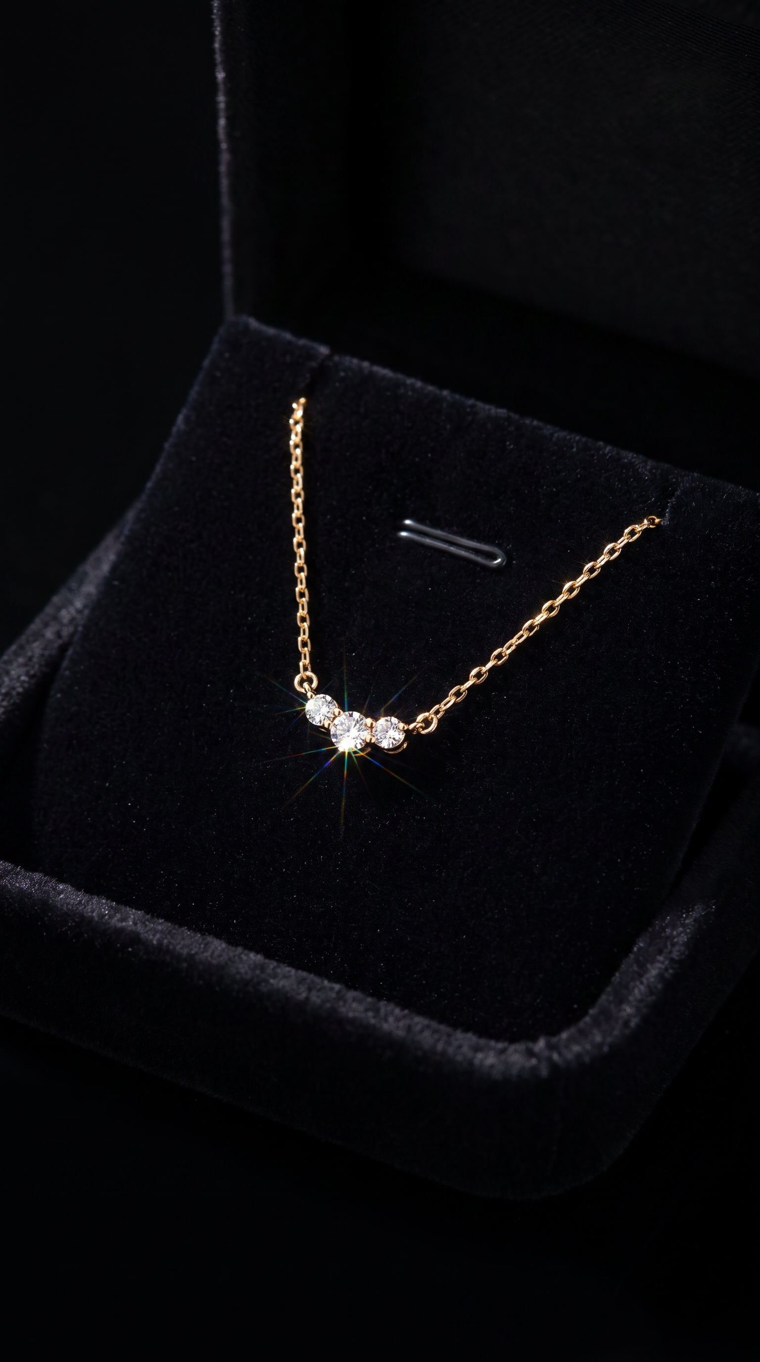 Trinity Glow Necklace Gold