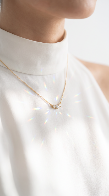 Trinity Glow Necklace Gold